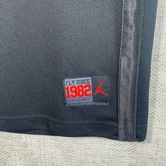 Air Jordan 23 black and red basketball jersey fly since 1982 size L - Picture 2 of 5